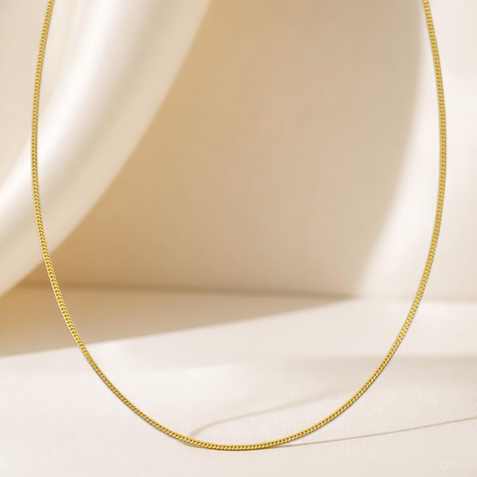 Bold Links, Enduring Beauty: Discover the Sophistication of Our Gold Classic Curb Chain at Starkle