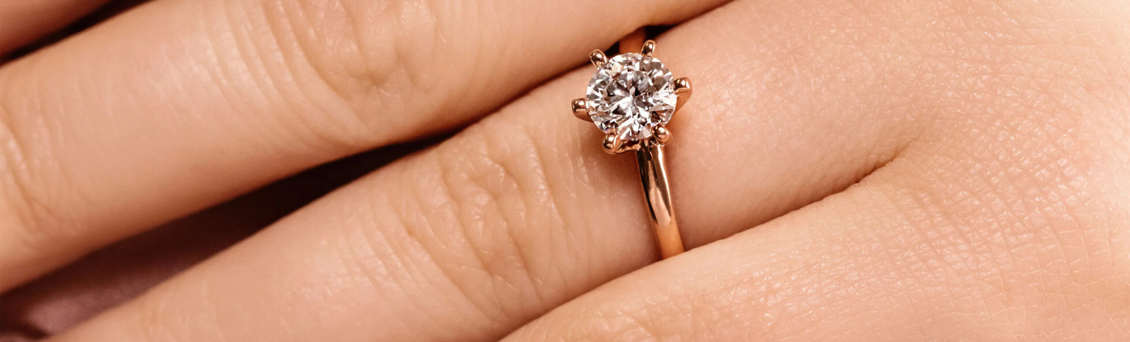 Women Diamond's ring