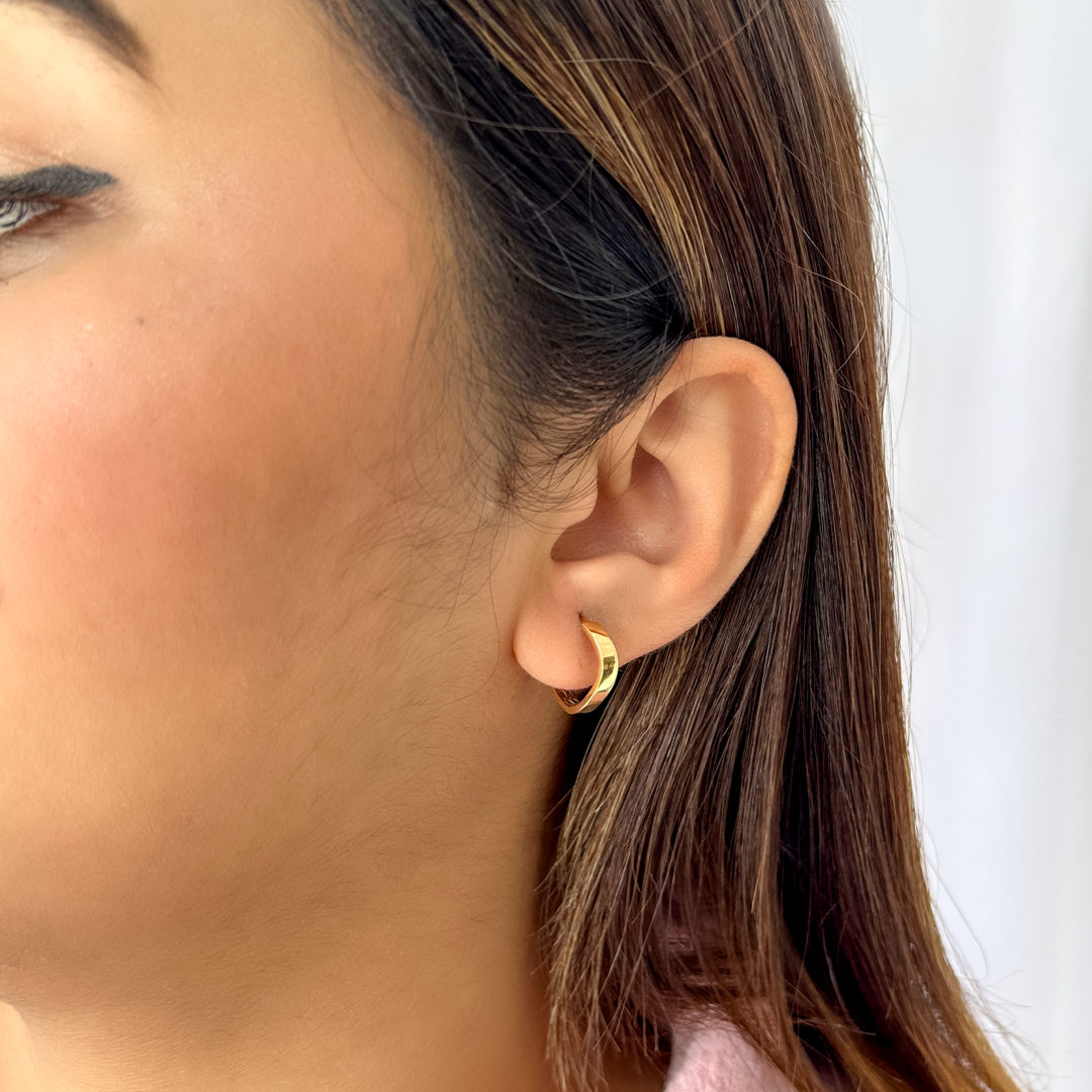 Mini Flat Curvy Hoops