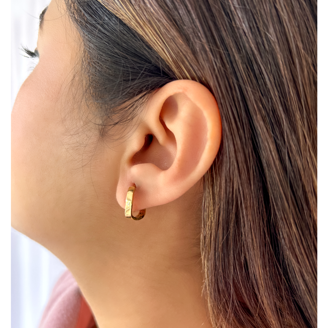 Mini Flat Curvy Hoops