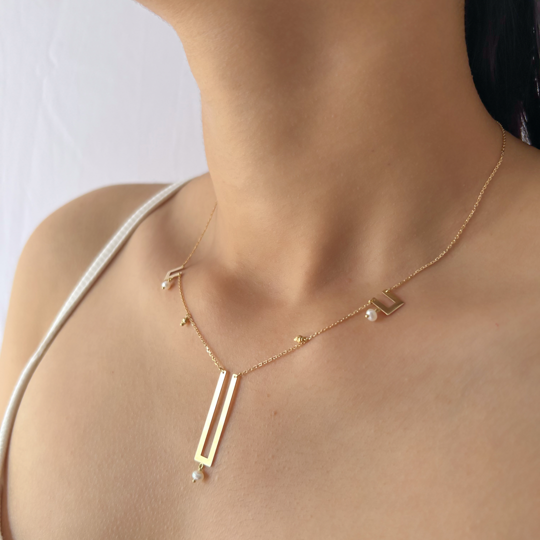 Pearly Rectangular Necklace