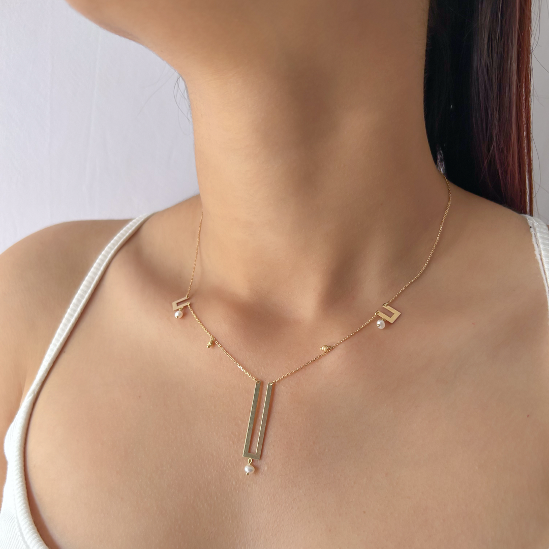 Pearly Rectangular Necklace