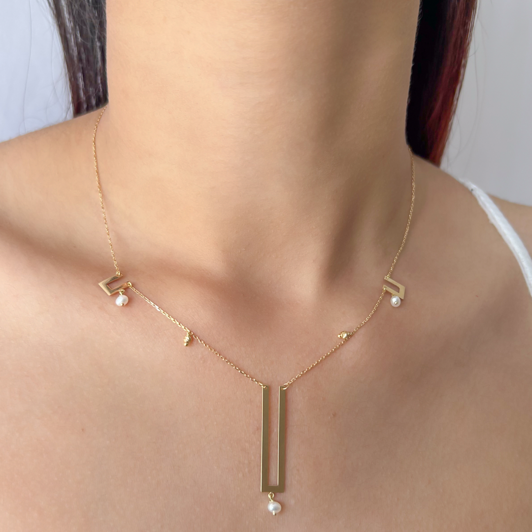 Pearly Rectangular Necklace