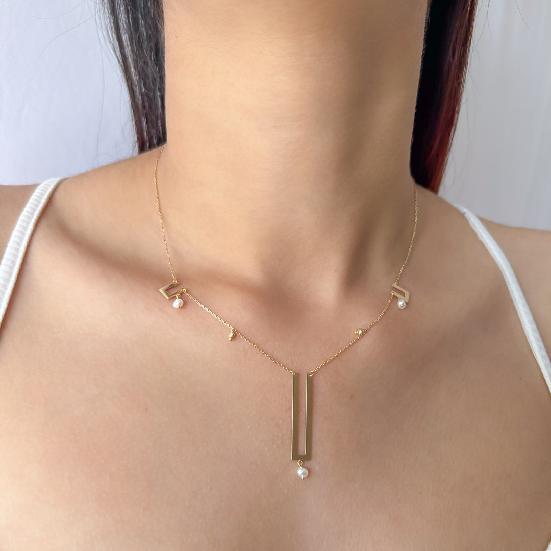 Pearly Rectangular Necklace
