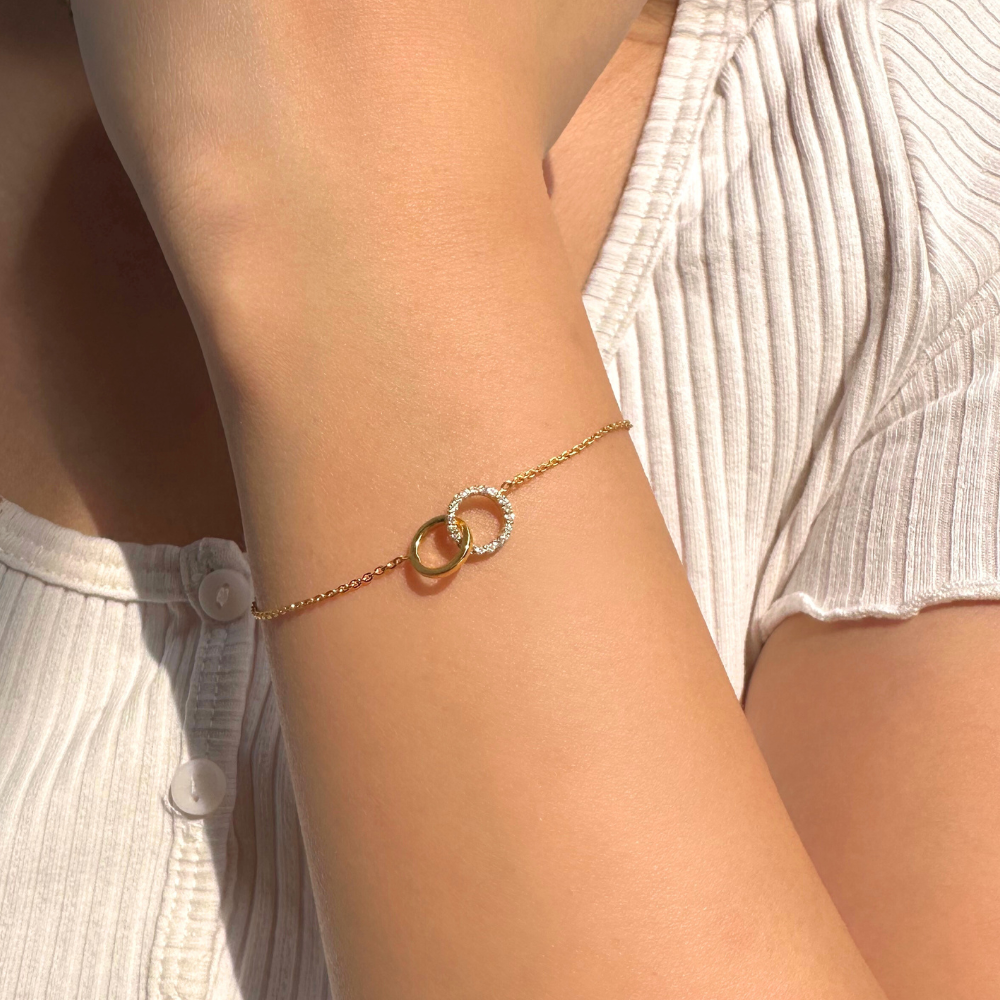 Bracelet that connects deals