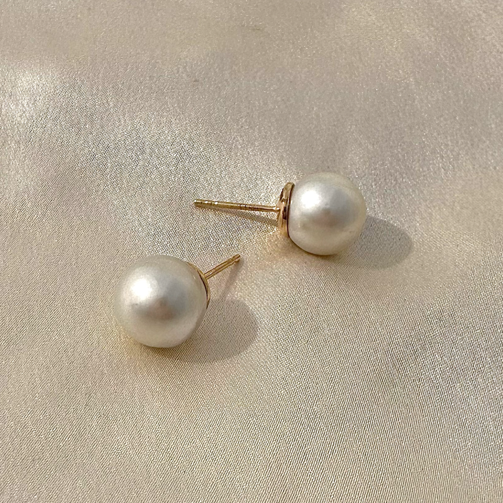 Basic Pearl Studs