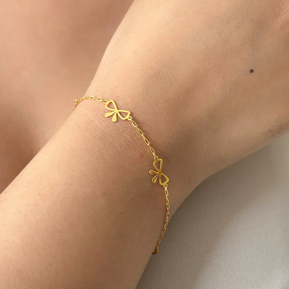 A Bow Tied Around Your Wrist — and Around Your Heart: The Elegant Gold Bracelet That Captures Pure Joy at Starkle