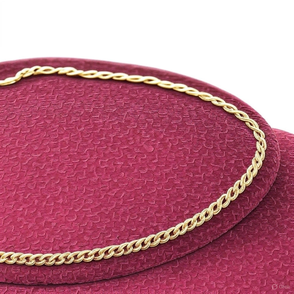 Perfect for Any Occasion: The Elegant Gold Curb Chain by Starkle Adds a Touch of Sophistication
