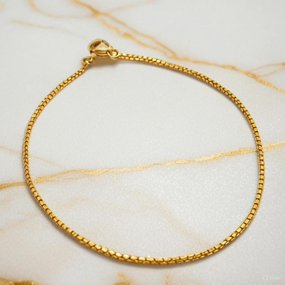 Add a Touch of Luxury with Our Finely Crafted Box Chain Bracelet