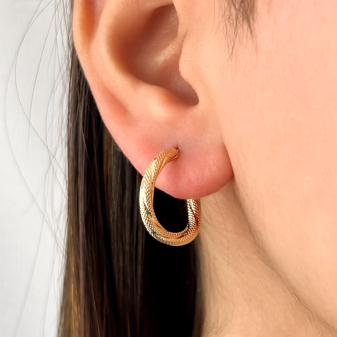 Curvy Twister Hoops