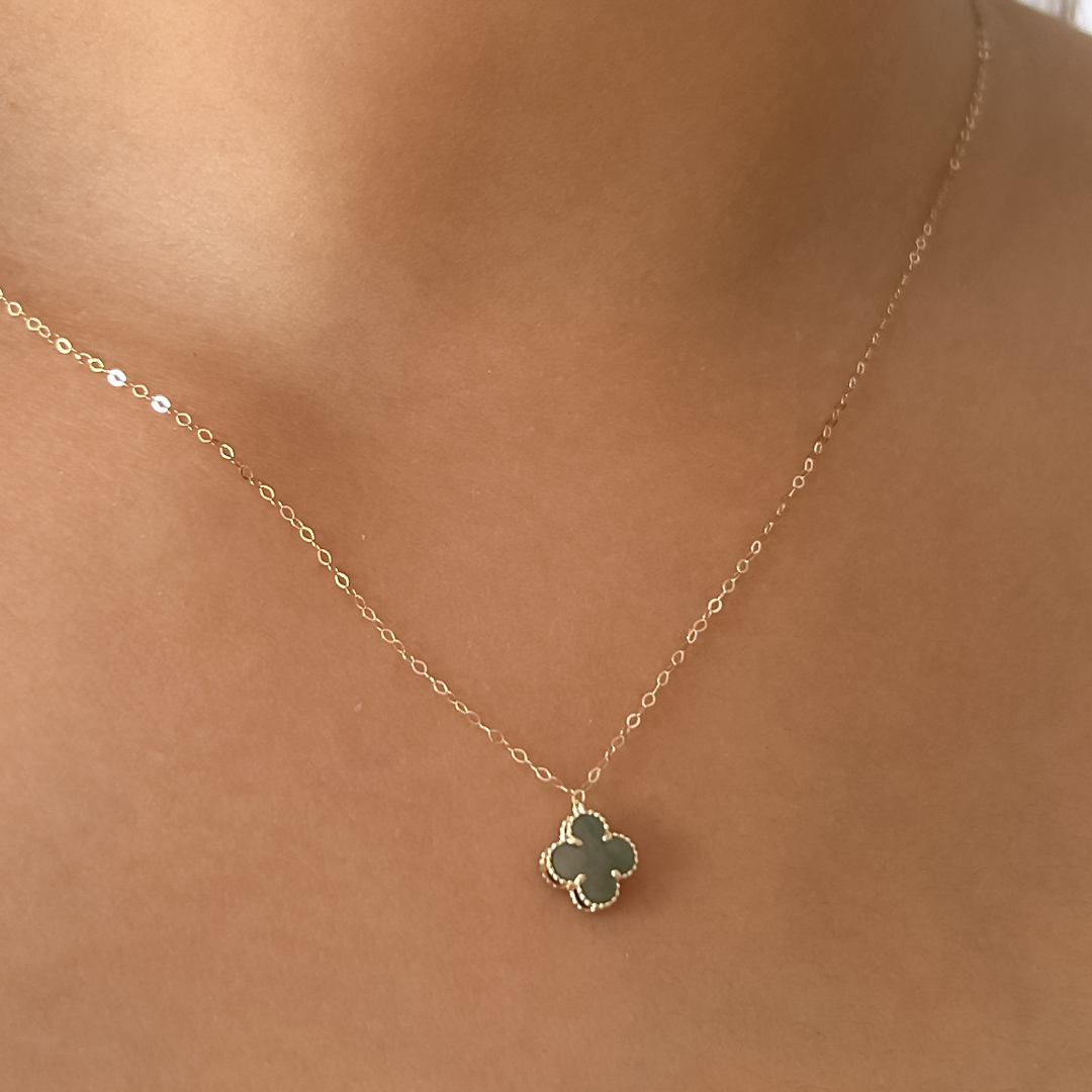 Shiny Pearly Clover Necklace
