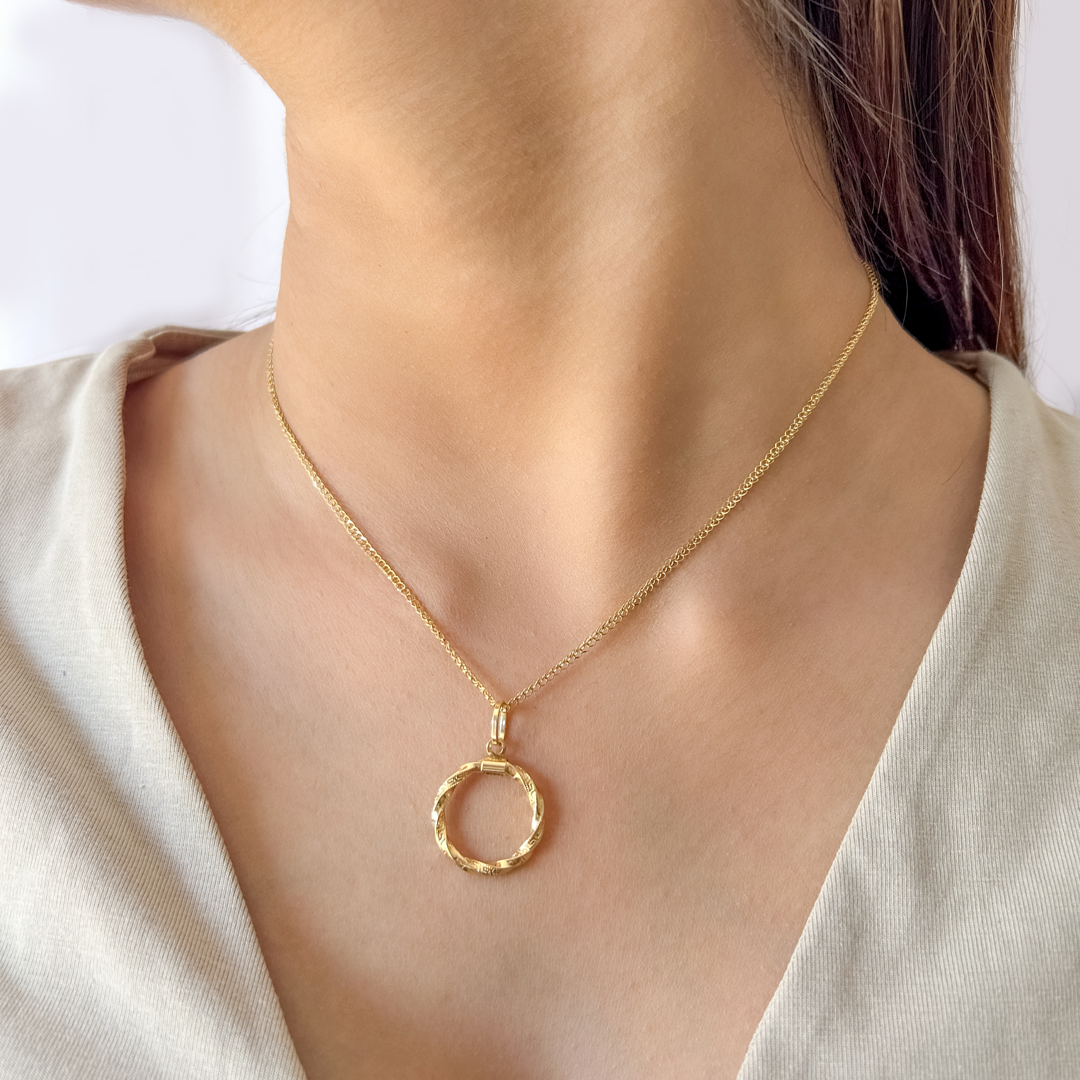 Meander Twister Pendant Set